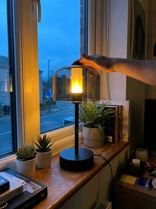Dalfa Bell glass table lamp in a real home — davanzale mano