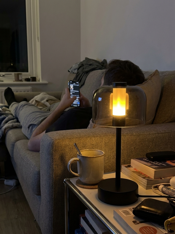 Dalfa Bell glass table lamp in a real home — divano persona