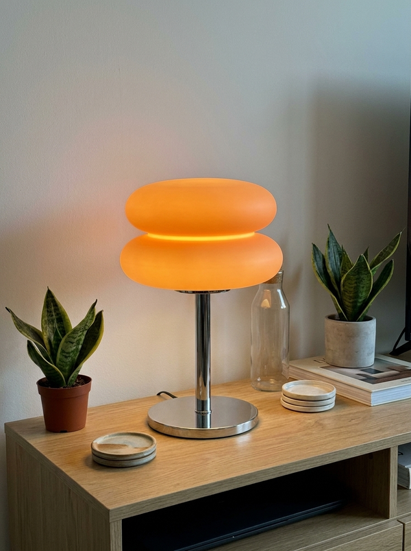 Dalfa Double disk table lamp in a real home — console