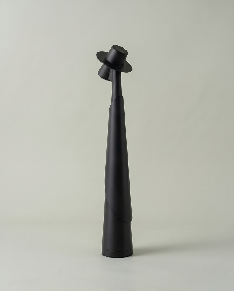 Matte black sculptural figure lamp, unlit silhouette, cordless USB-C, ~28 cm — studio | Dalfa CH/FR