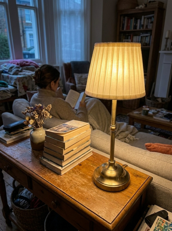 Dalfa Classic brass pleated table lamp in a real home — soggiorno console