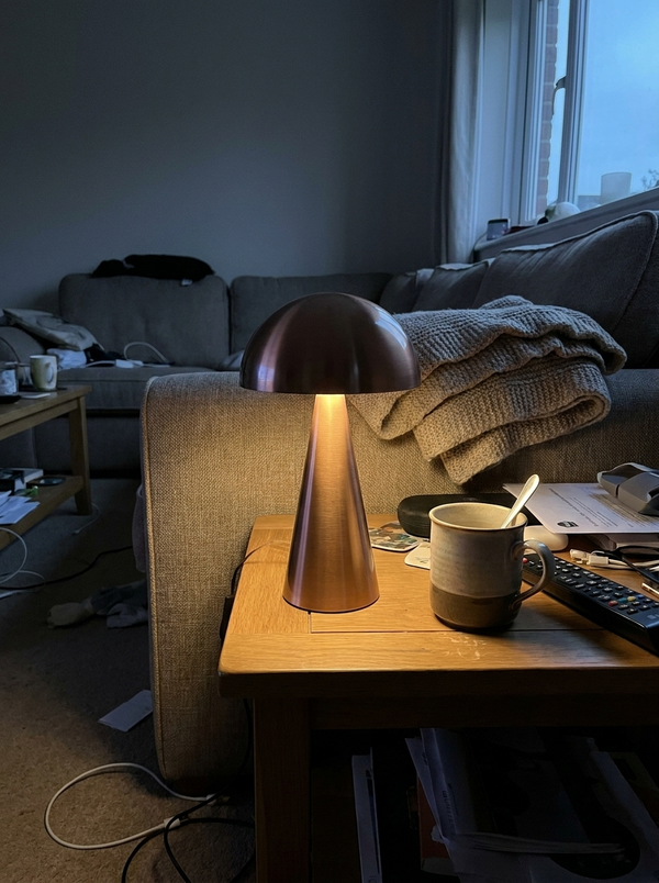 Dalfa Metal dome table lamp in a real home — soggiorno tavolino