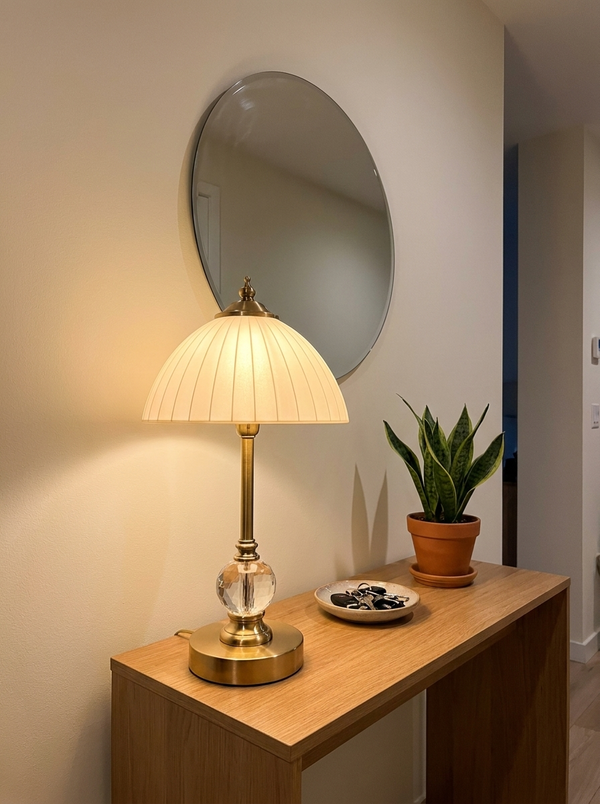 Dalfa Crystal table lamp in a real home — ingresso