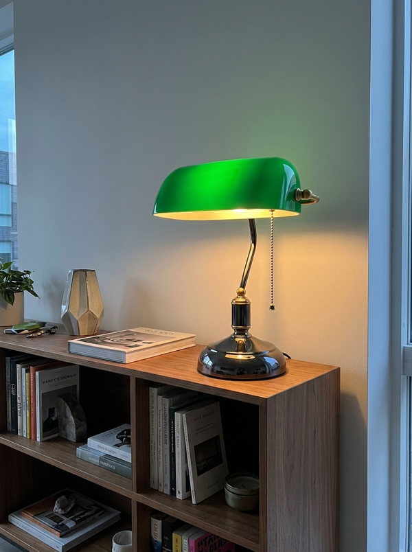 Dalfa Banker table lamp in a real home — soggiorno shelf