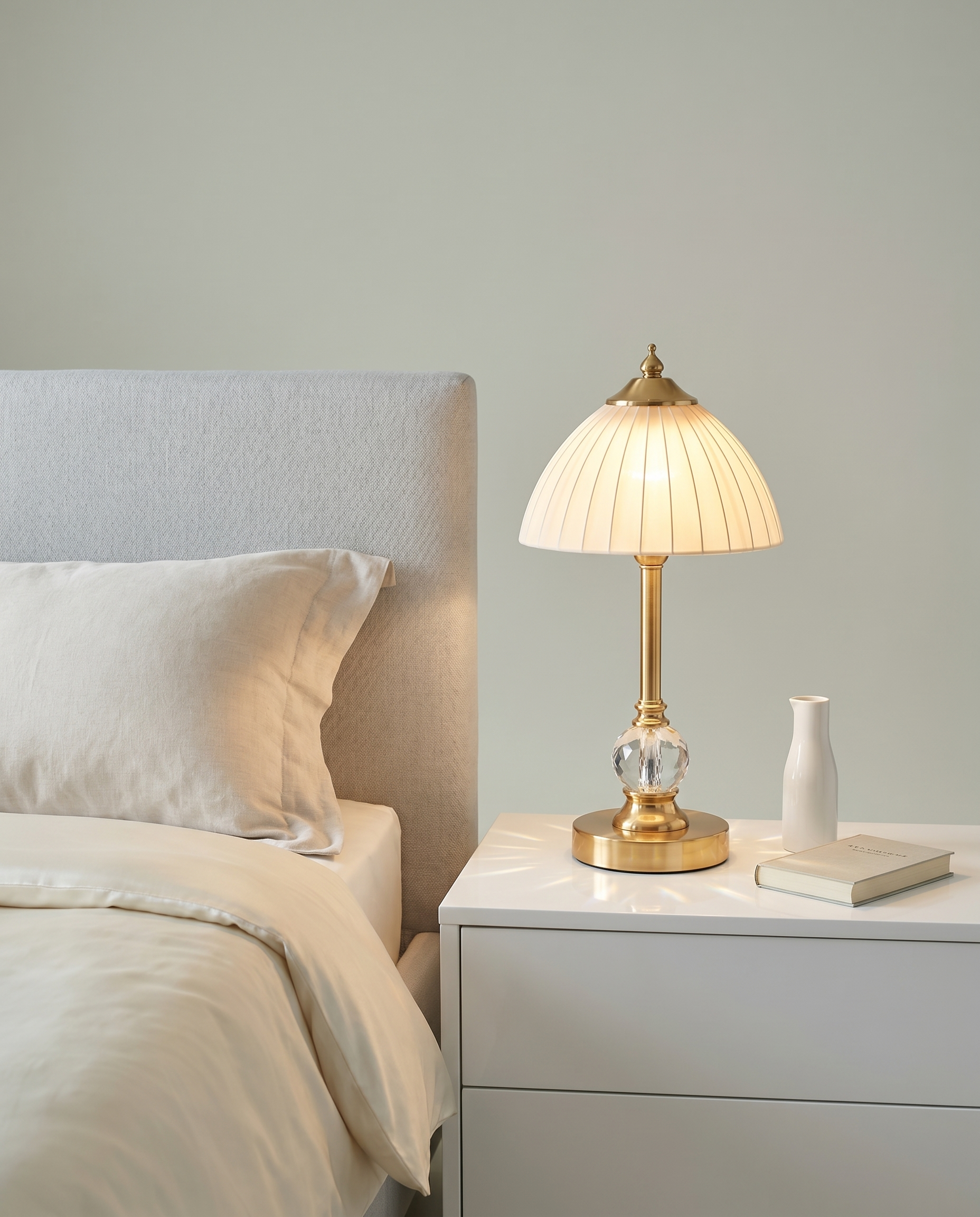 Ribbed Crystal brass lamp, frosted ribbed glass shade, cut crystal stem, 31.5 cm — on a bedside table | Dalfa CH/FR