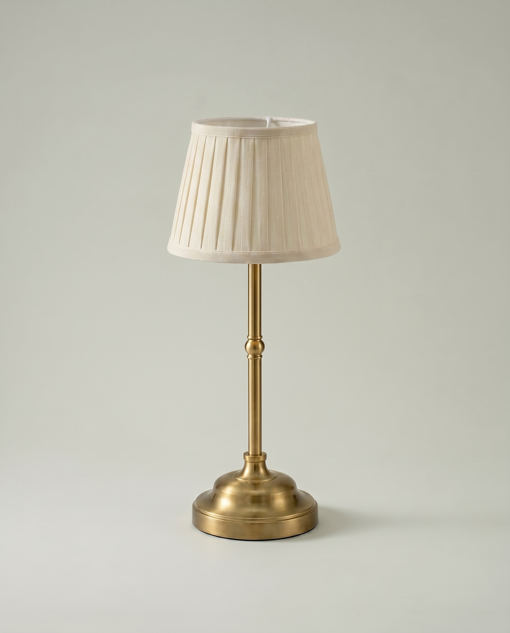 Pleated Brass cordless lamp, brass stem, pleated shade, USB-C dimmer, 40 cm — off, studio shot | Dalfa CH/FR