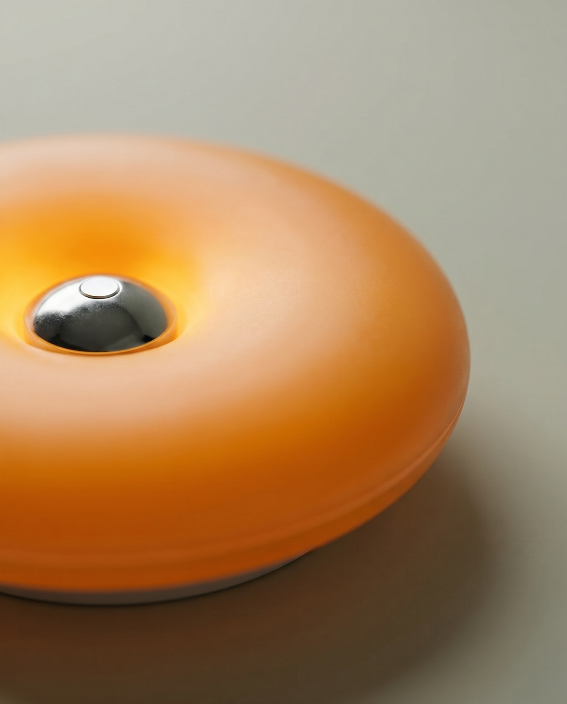 Donut Glow donut-shaped silicone table lamp, touch dimmer, USB rechargeable — touch button and glow detail | Dalfa CH/FR