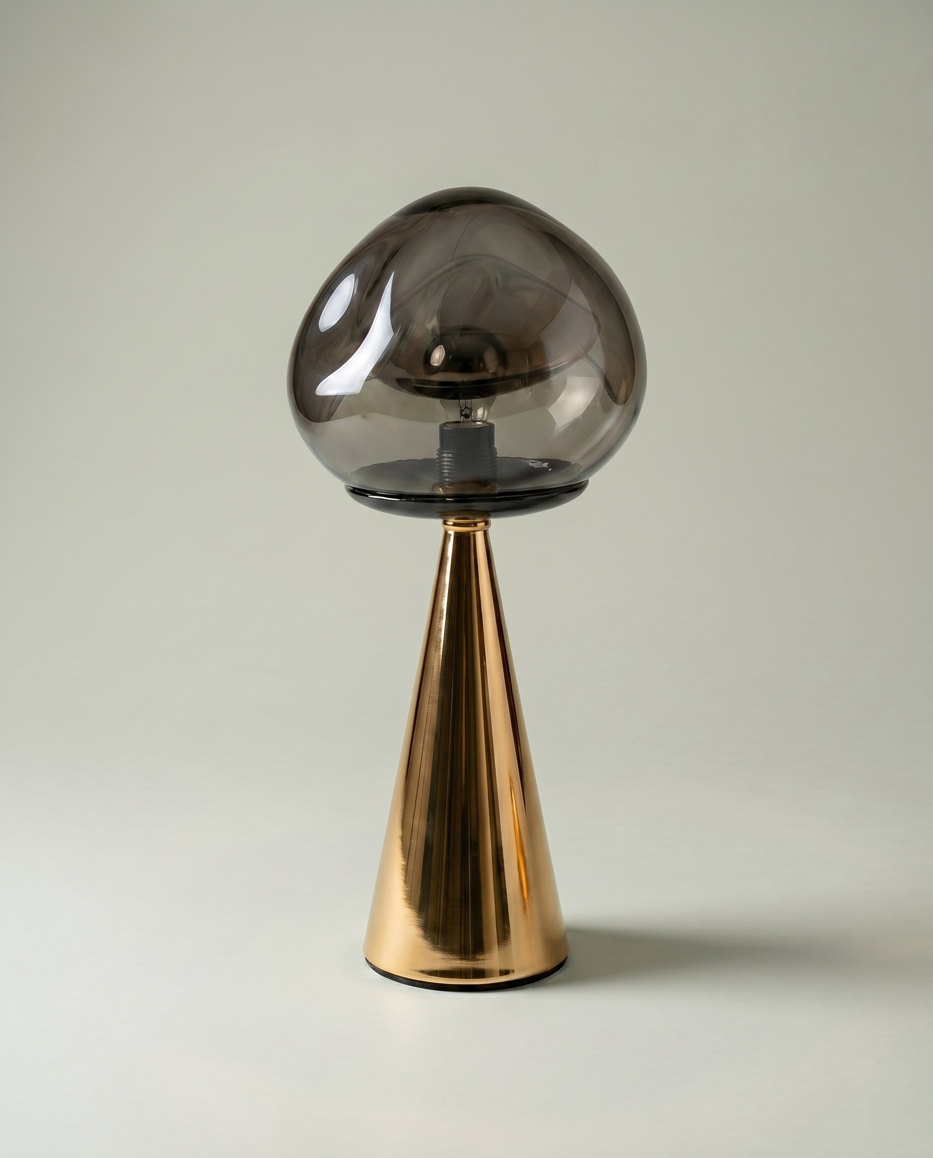Mushroom Fumé smoked blown-glass globe lamp, golden cone base, dimmer 2700K — off, studio shot | Dalfa CH/FR
