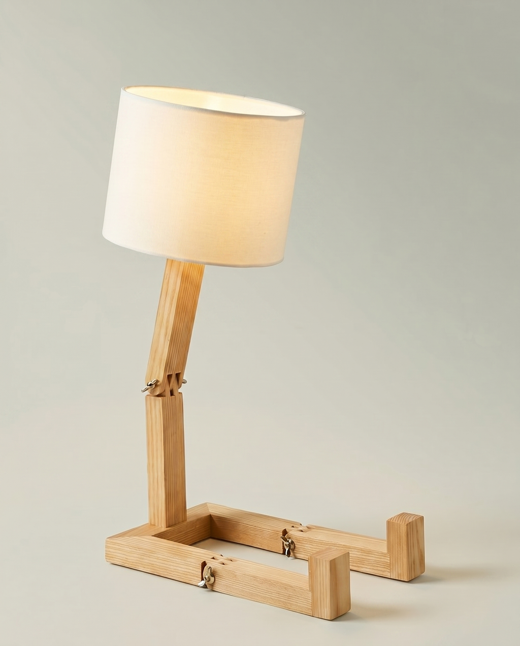 Wooden Step solid pine desk lamp, stepped base, cream drum shade, 47 cm — lit hero shot | Dalfa CH/FR