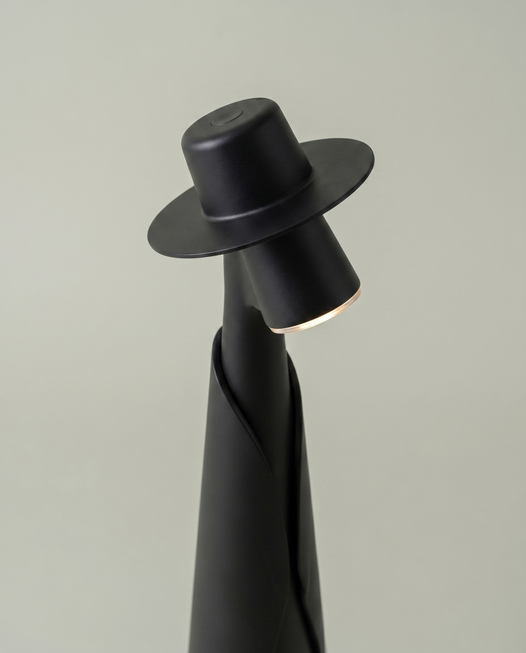 Matte black figure lamp hat from above, brim and touch crown, hidden LED spotlight — detail | Dalfa CH/FR