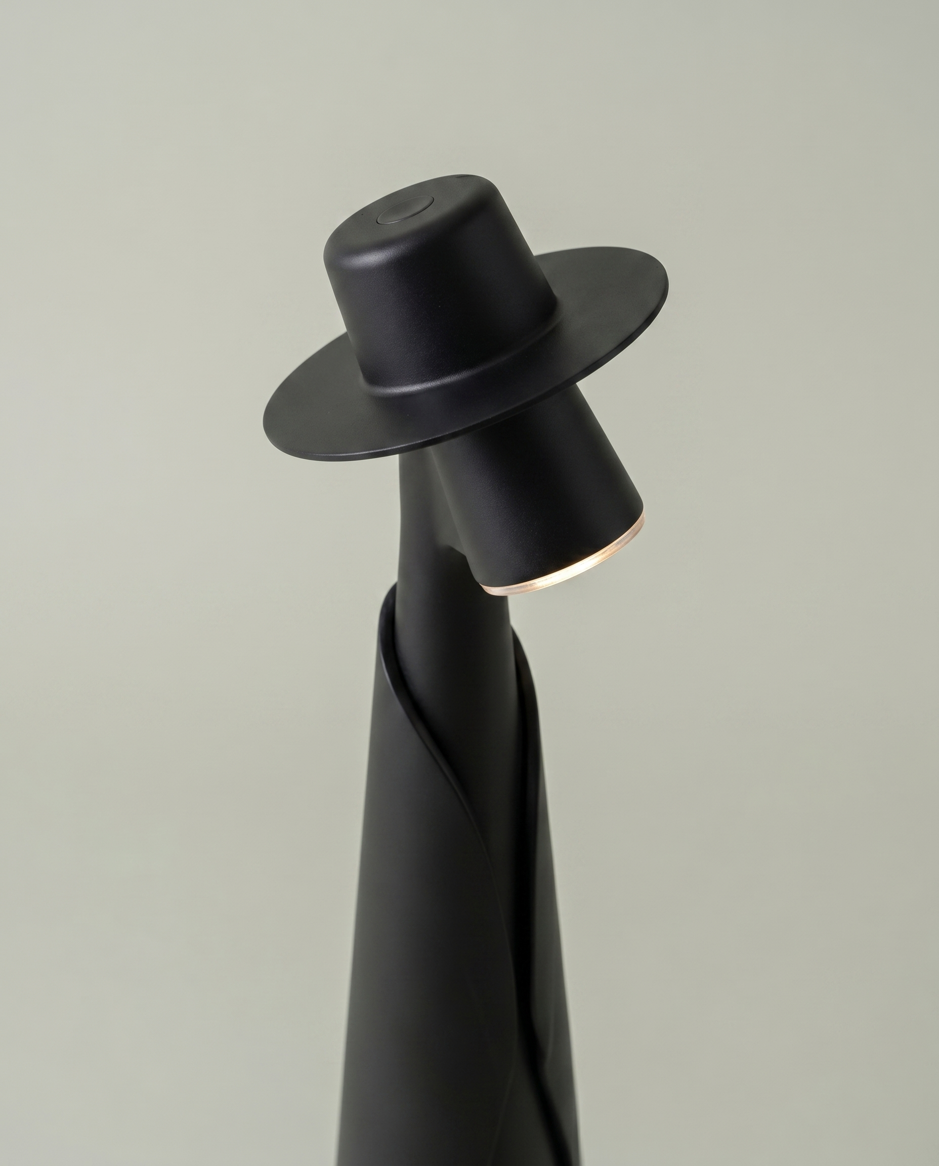 Matte black figure lamp hat from above, brim and touch crown, hidden LED spotlight — detail | Dalfa CH/FR
