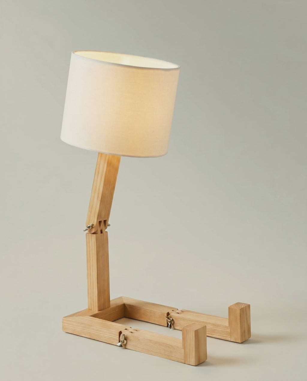 Man Of Light, lampada da scrivania in pino massiccio, 47 cm — rotazione, accesa | Dalfa Concept